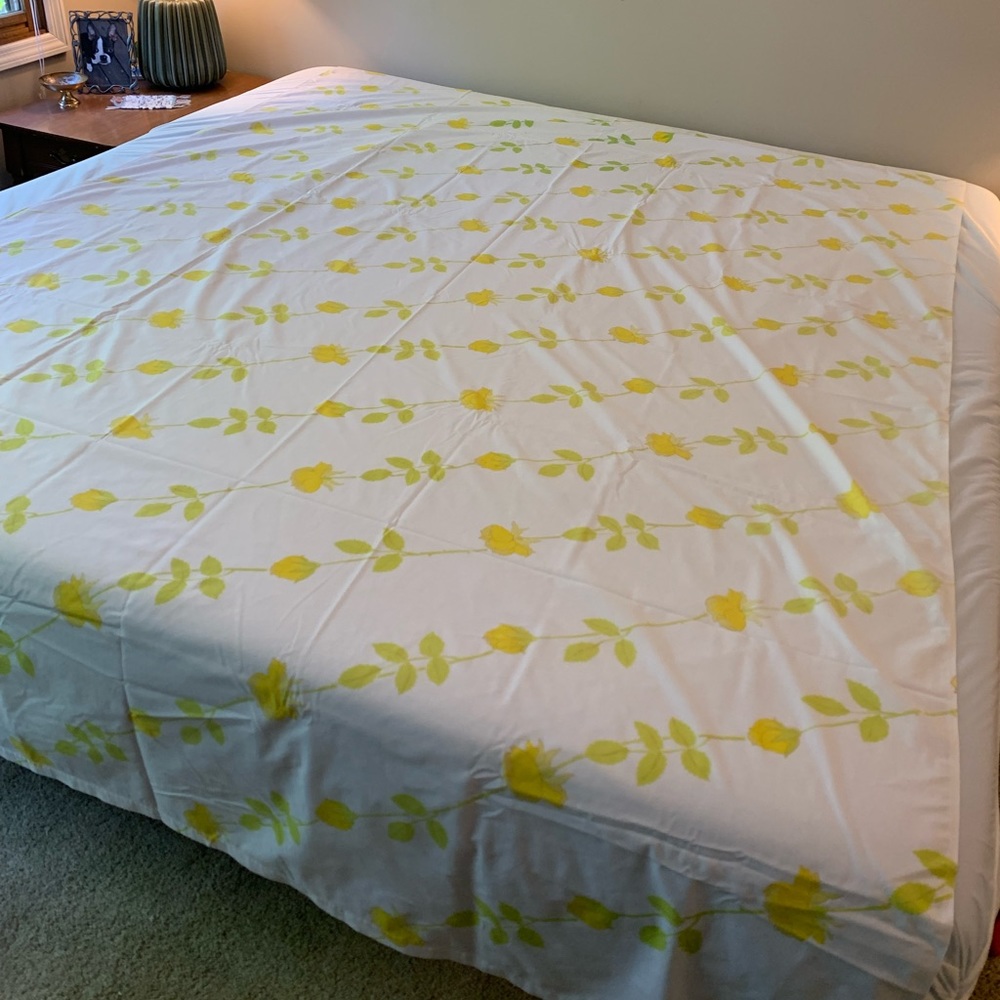 2 Vintage Yellow Rose Flat Sheets